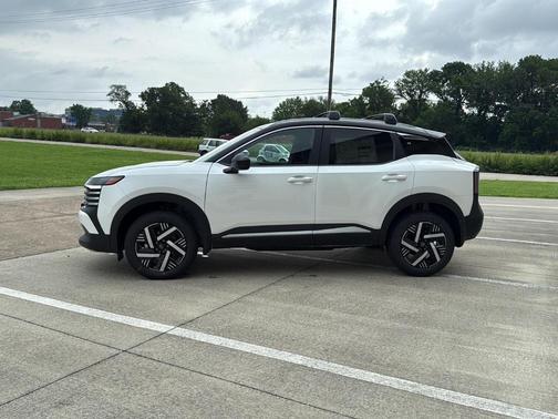Aspen White Tricoat 2026 Nissan Kicks SV
