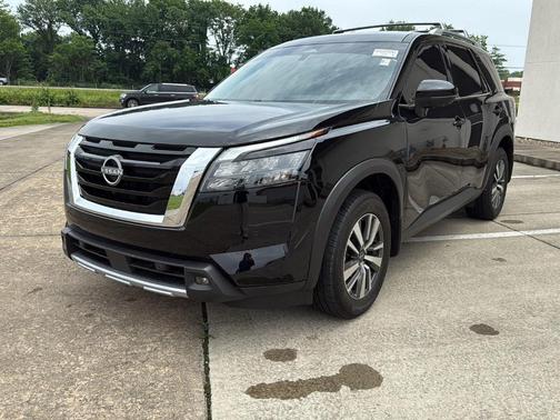 Super Black 2025 Nissan Pathfinder SL