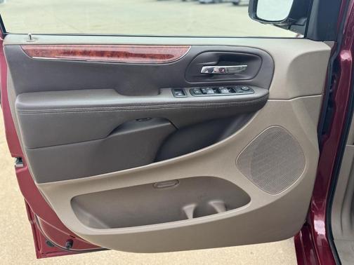 2015 Chrysler Town & Country LX