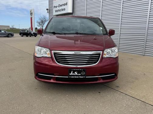 2015 Chrysler Town & Country LX