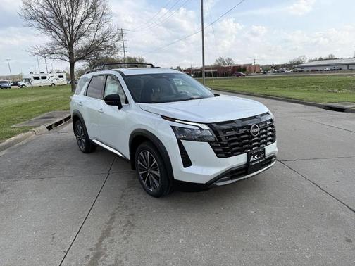 2026 Nissan Pathfinder Platinum