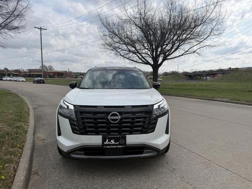 White / Black 2026 Nissan Pathfinder Platinum