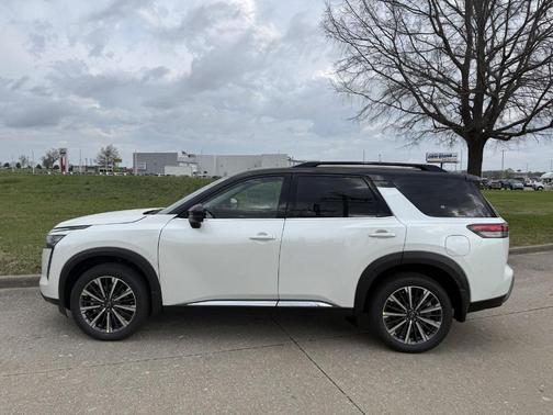 White / Black 2026 Nissan Pathfinder Platinum