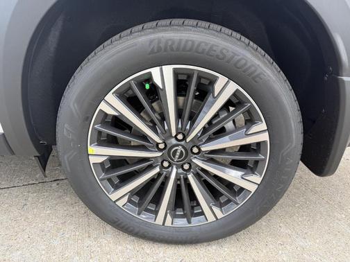 White / Black 2026 Nissan Pathfinder Platinum