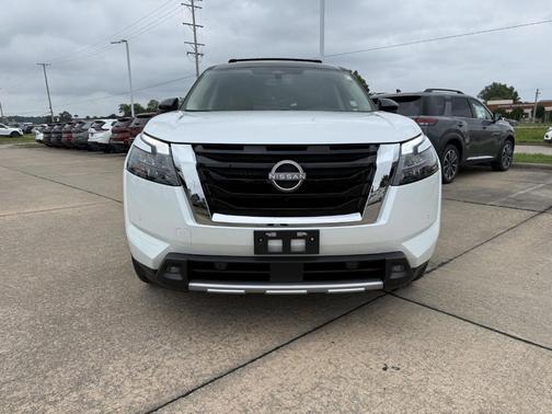 White / Black 2025 Nissan Pathfinder Platinum