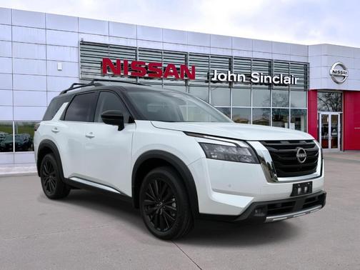 White / Black 2025 Nissan Pathfinder Platinum