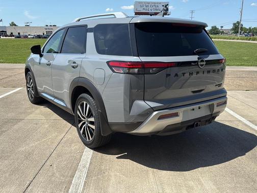 Boulder Gray Pearl 2025 Nissan Pathfinder Platinum