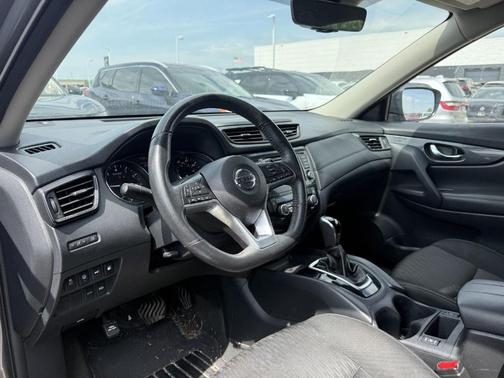 Gun Metallic 2019 Nissan Rogue SV