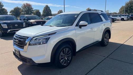 2022 Nissan Pathfinder SV