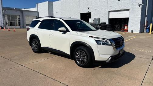 2022 Nissan Pathfinder SV