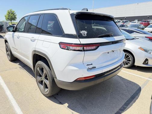 Bright White Clearcoat 2024 Jeep Grand Cherokee Laredo