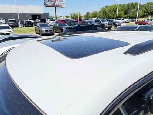 Bright White Clearcoat 2024 Jeep Grand Cherokee Laredo