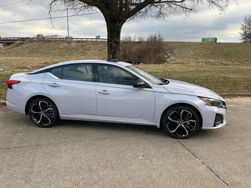 2025 Nissan Altima SR