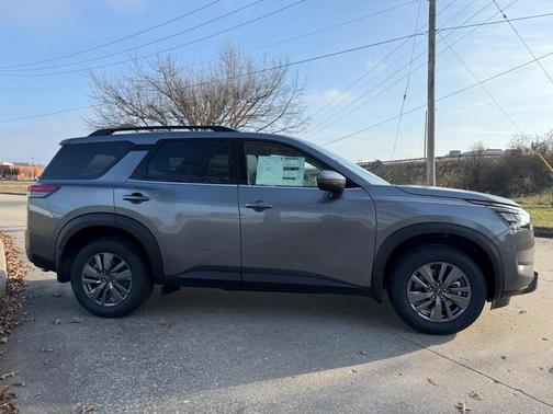 2025 Nissan Pathfinder SV