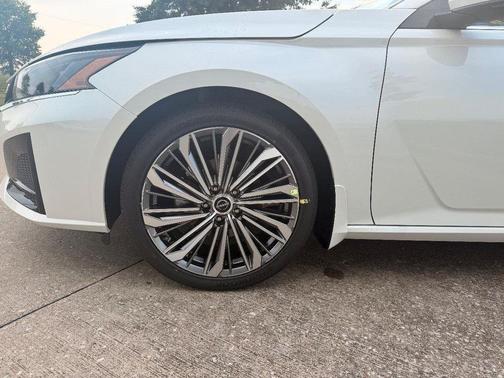 2025 Nissan Altima SL