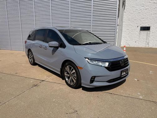 Sonic Gray Pearl 2024 Honda Odyssey Touring Passenger Van