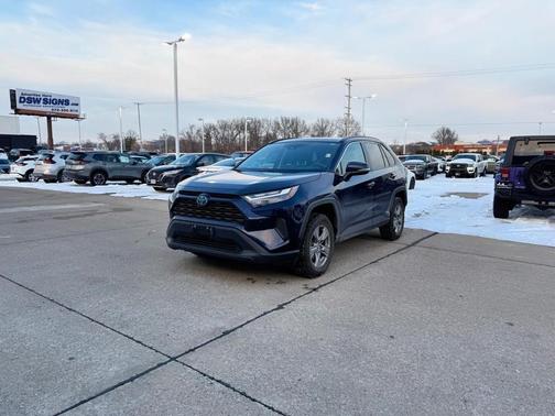 2022 Toyota RAV4 Hybrid XLE