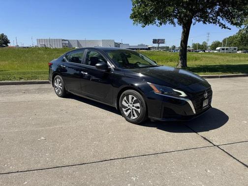 Black 2024 Nissan Altima 2.5 S