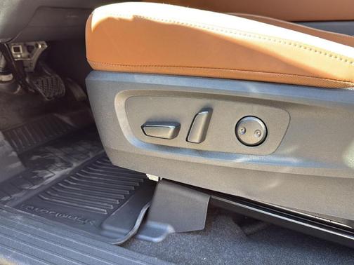 Black 2026 Nissan Pathfinder Platinum