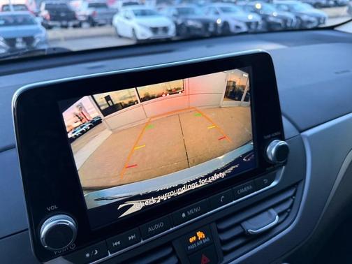 2025 Nissan Altima SR