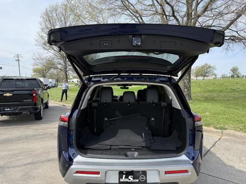 Deep Ocean Blue 2025 Nissan Pathfinder SL