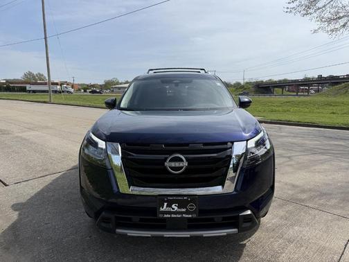 Deep Ocean Blue 2025 Nissan Pathfinder SL