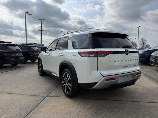 2024 Nissan Pathfinder Platinum