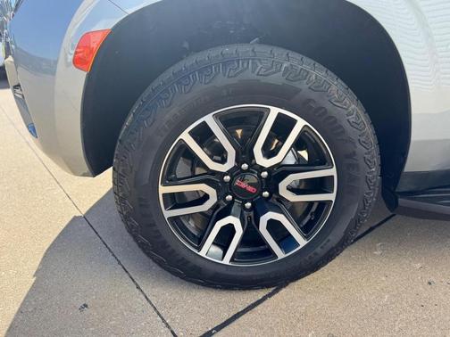 2024 GMC Yukon XL AT4