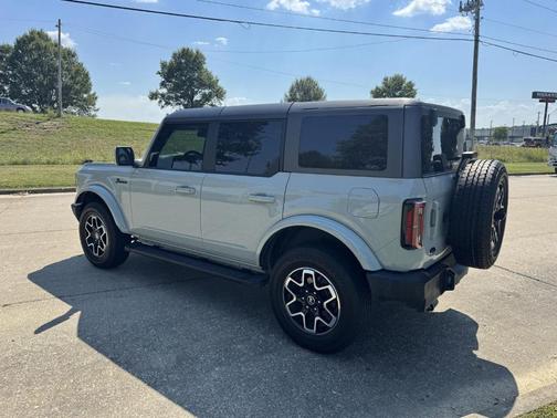 Cactus Green / Gray 2024 Ford Bronco Outer Banks