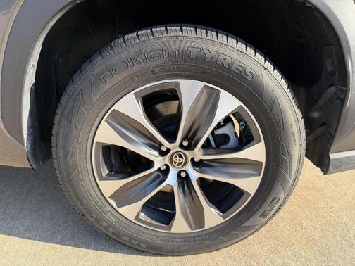 Magnetic Gray Metallic 2021 Toyota Highlander Hybrid XLE