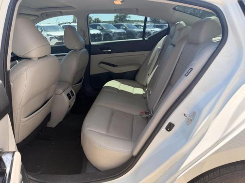 White 2021 Nissan Altima 2.5 SL