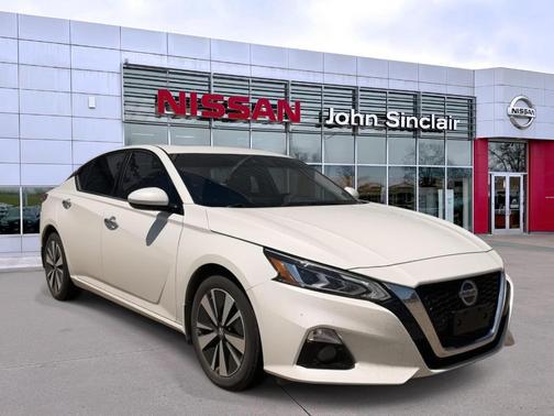 White 2021 Nissan Altima 2.5 SL
