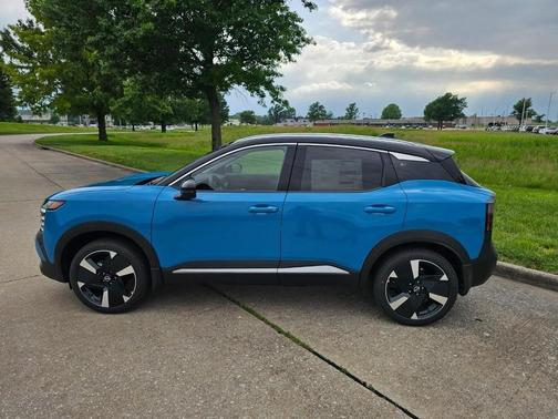 2025 Nissan Kicks SR
