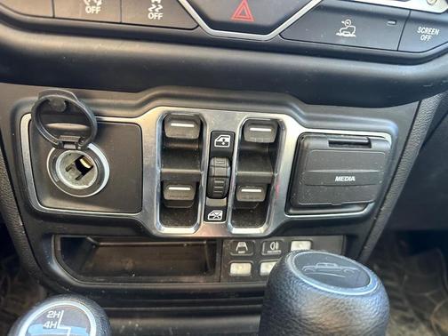 2021 Jeep Gladiator Sport