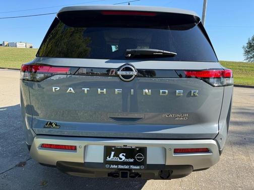 2023 Nissan Pathfinder Platinum