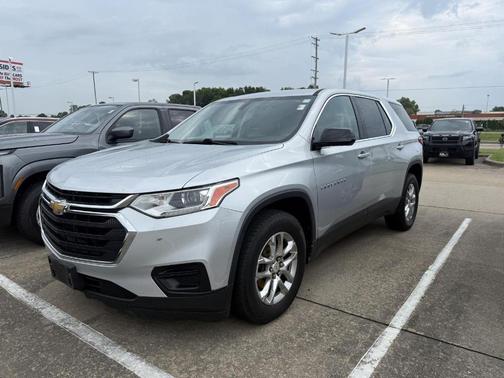Silver Ice Metallic 2018 Chevrolet Traverse LS