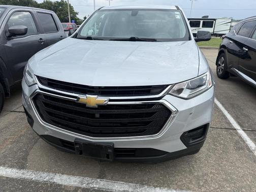 Silver Ice Metallic 2018 Chevrolet Traverse LS