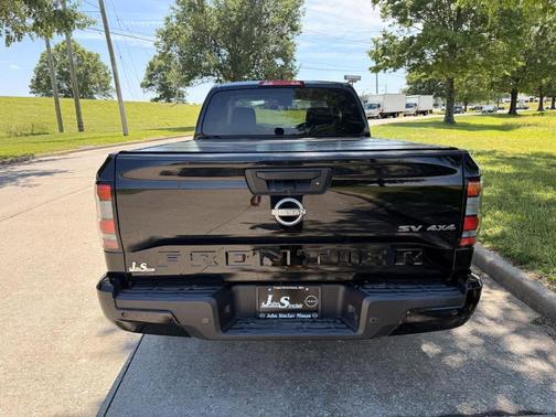Black 2022 Nissan Frontier SV