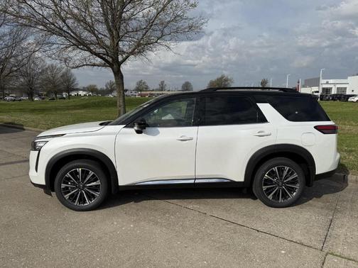 White / Black 2026 Nissan Pathfinder Platinum