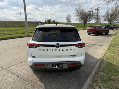 2026 Nissan Pathfinder Platinum