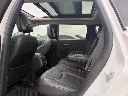 Bright White Clearcoat 2017 Jeep Cherokee Limited