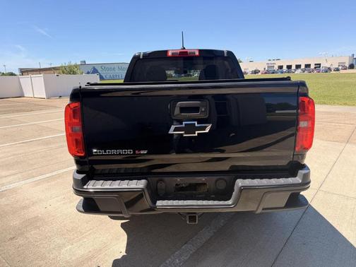 Black 2017 Chevrolet Colorado WT