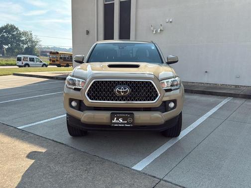 Quicksand 2019 Toyota Tacoma TRD Sport