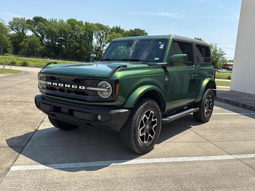 Green 2023 Ford Bronco Outer Banks