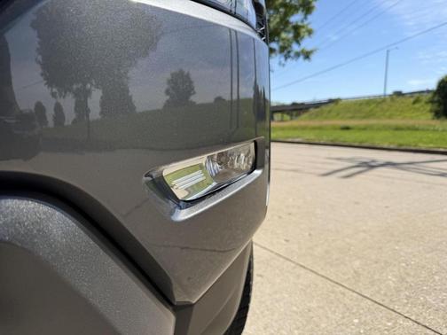 Gun Metallic 2024 Nissan Frontier SV