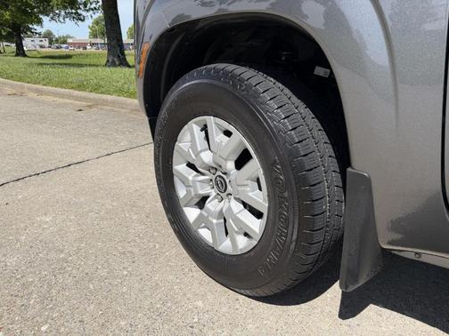 Gun Metallic 2024 Nissan Frontier SV