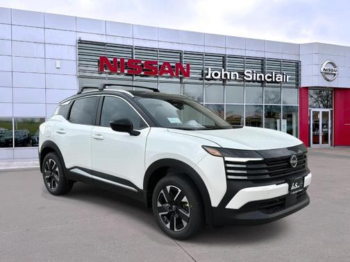 2t Wht Blk Roof 2026 Nissan Kicks SV