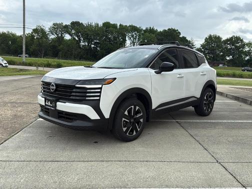 2t Wht Blk Roof 2026 Nissan Kicks SV