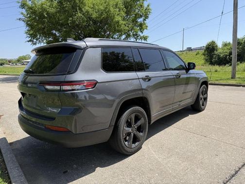 Metallic 2023 Jeep Grand Cherokee L Laredo