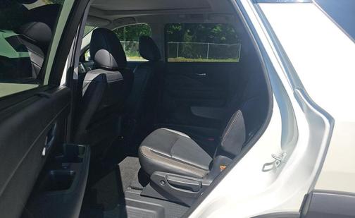 White 2024 Nissan Pathfinder SL